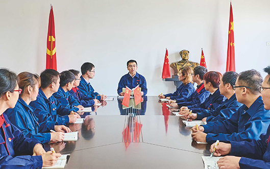 五一劳动节铝都公司召开全体党员大会